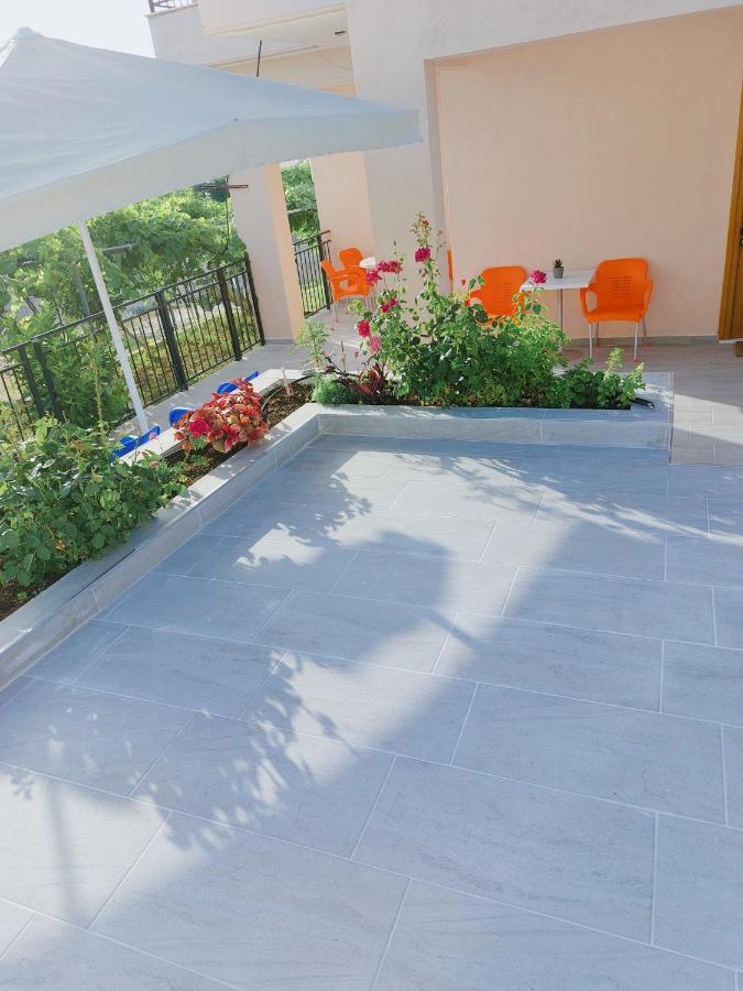 Orange Guest House Dhërmi Exterior foto